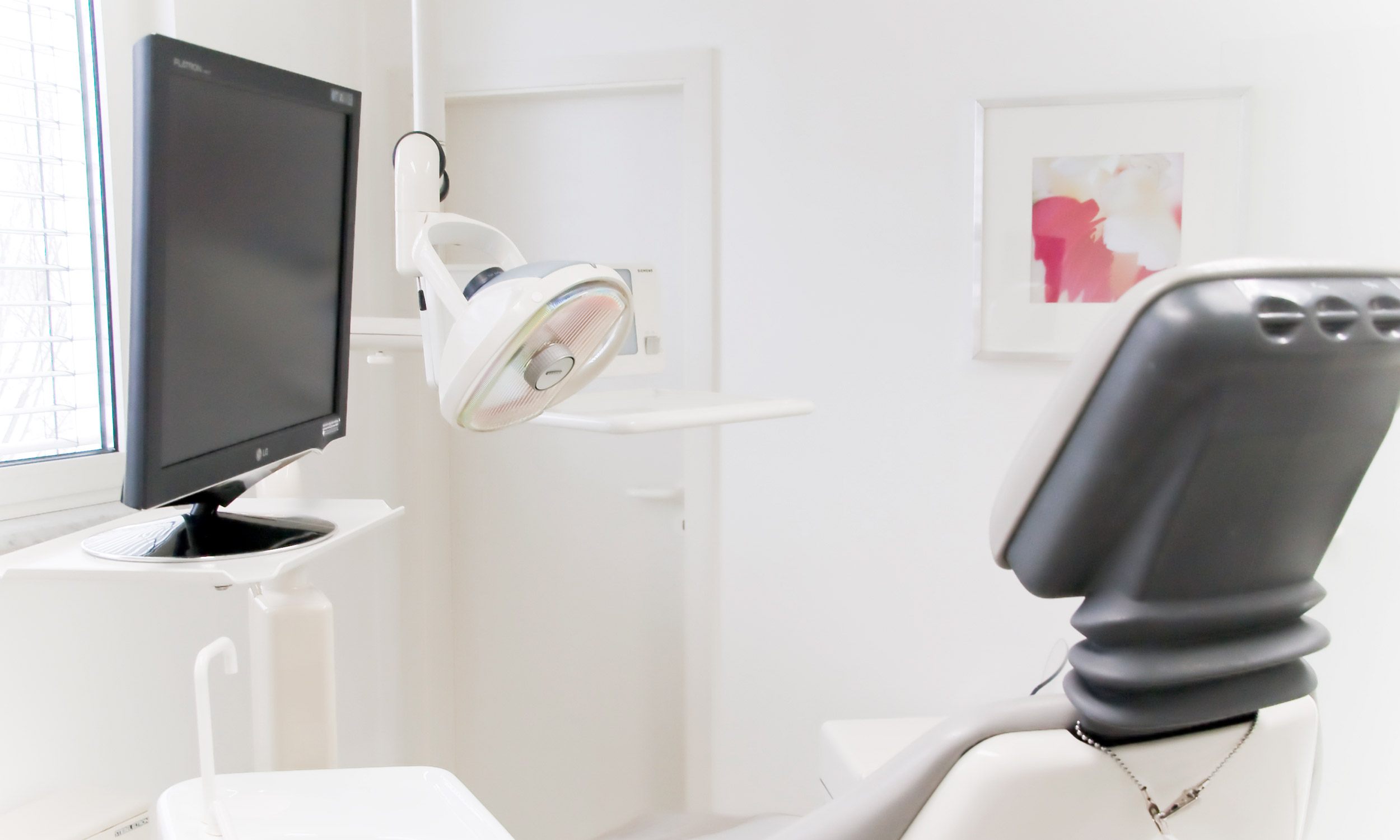 Zahnarzt Dr. med. dent. Marc Unterleiter Zahnarztpraxis Oberlenningen Unterlenningen Lenningen Kirchheim Dettingen Owen Erkenbrechtsweiler Grabenstetten Zweigpraxis Behandlungszimmer Kirchheimer Strasse